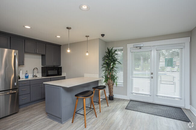 Oficina de arrendamiento - Madison at River's Edge Apartments