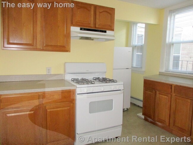 Building Photo - 2 Central St Unit #6