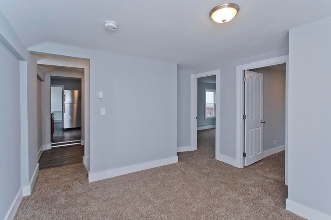 Building Photo - 10 King St Unit Apt 2