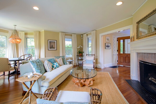 Photo - 35 Huntting Ln