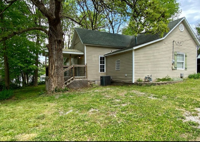 Photo - 403 E Walnut St
