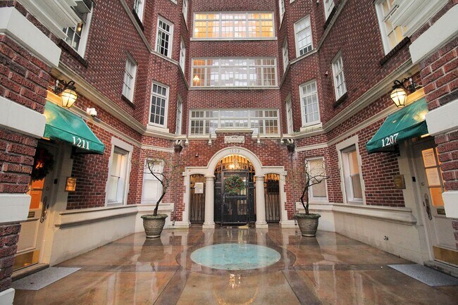 Photo - 1209 SW 6th Ave