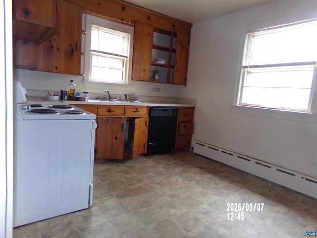 Photo - 127 Buckingham Cir