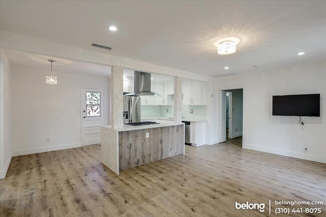 Photo - 8833 Paso Robles Ave