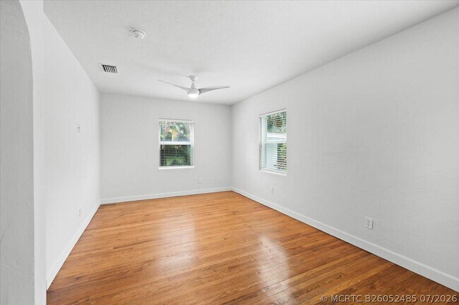 305 NE 14th Ave