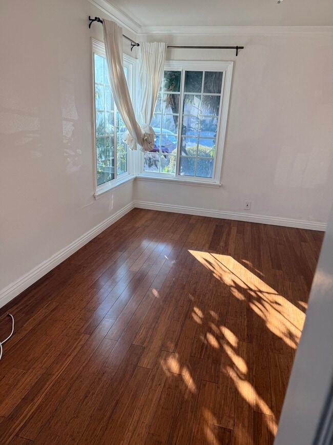 Photo - 8436 Lilienthal Ave