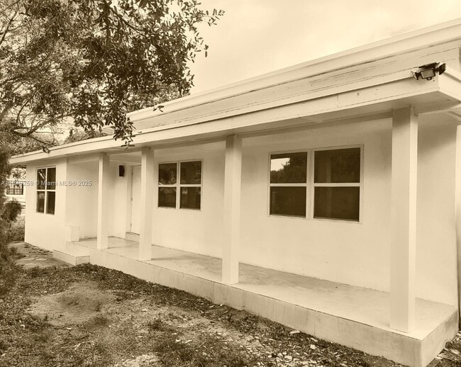 Building Photo - 400 NE 161st St Rental