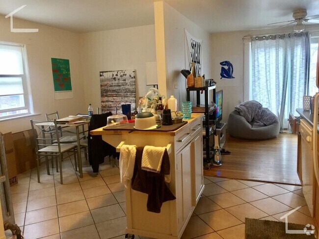 Building Photo - Large 3 bed unit near BU and the Green Lin... Rental