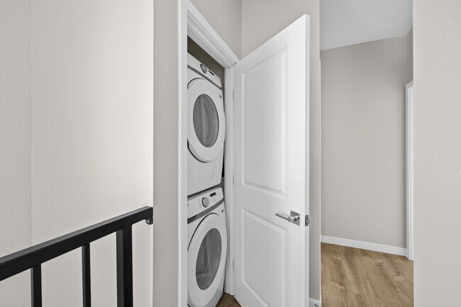 Photo - 6240 Pontiac St