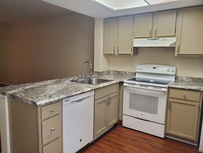 Photo - **Available NOW** 2 Bedroom/ 2 Bath Condo ...