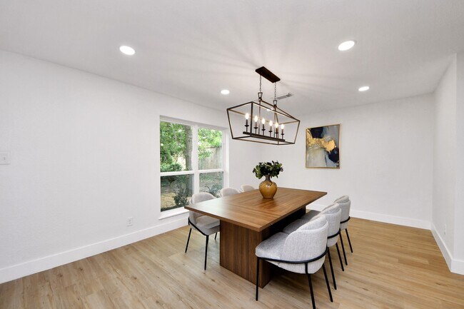 Photo - 5614 Oakhaven Ln
