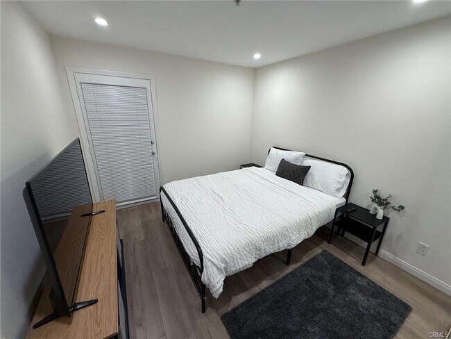 Building Photo - 116 W Maple St Unit 6