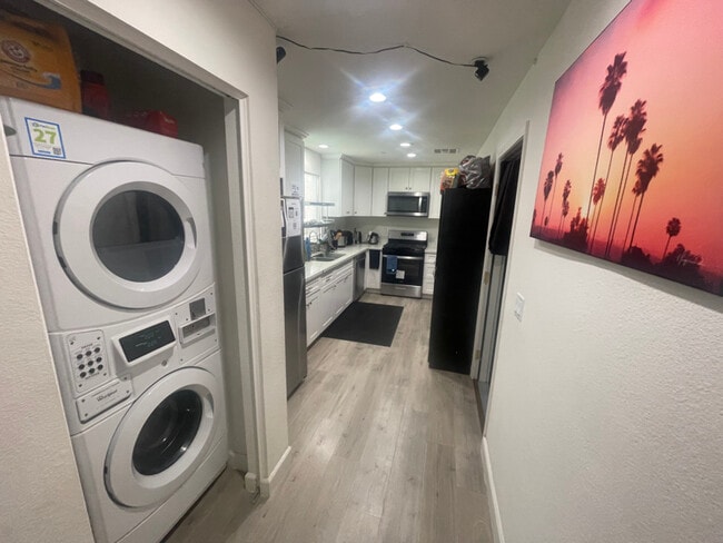 866 N Edgemont St Unit 866
