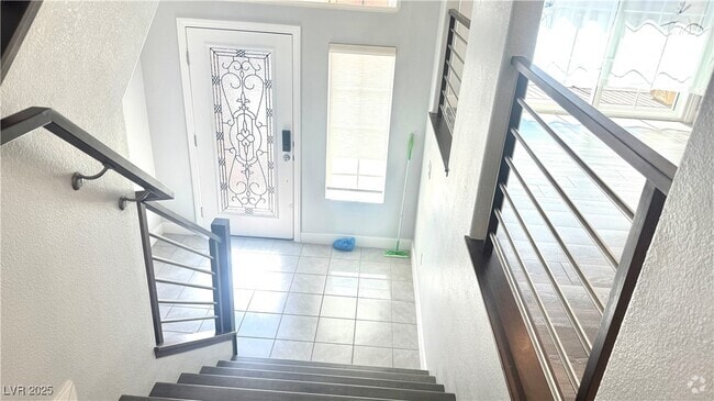 Building Photo - 5718 Woodchester Ave Rental