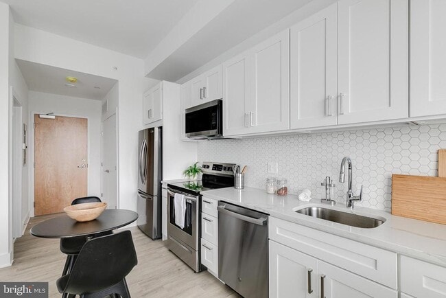 Building Photo - 2201 Washington Ave Unit 306 Rental