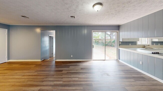 103 Woodley Ave