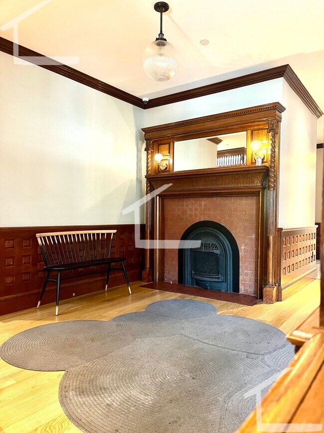 Photo - 208 Gardner St