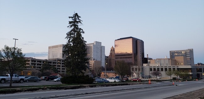 A una cuadra y media de la Clínica Mayo. - 410 6th Ave SW Unidad Knob Hill