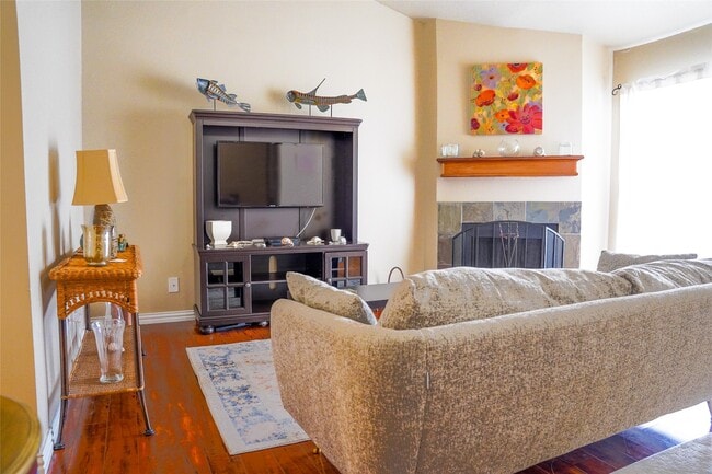 Building Photo - 7060 N Holiday Dr Rental