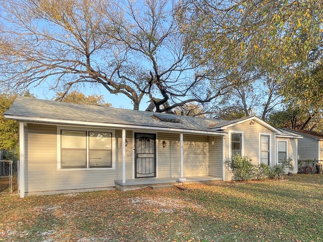 Photo - 207 N Bermuda St