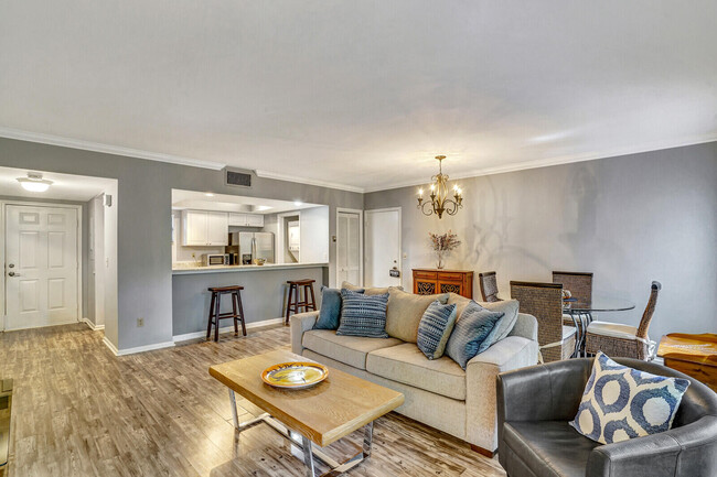 Photo - 11863 Wimbledon Cir Condominio Unidad 425