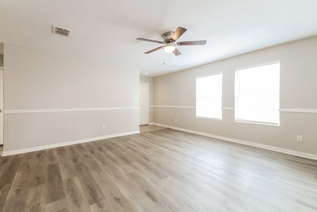 Photo - 725 Orchid Blvd