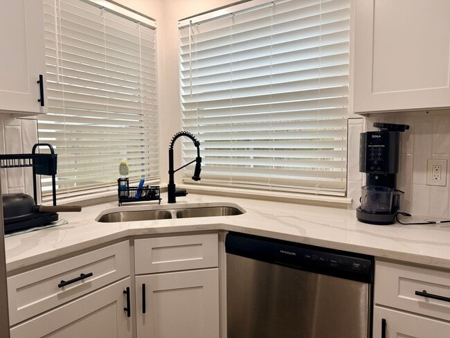 Photo - Gorgeous Single Family 4 bedroom furnished rental in Green Run