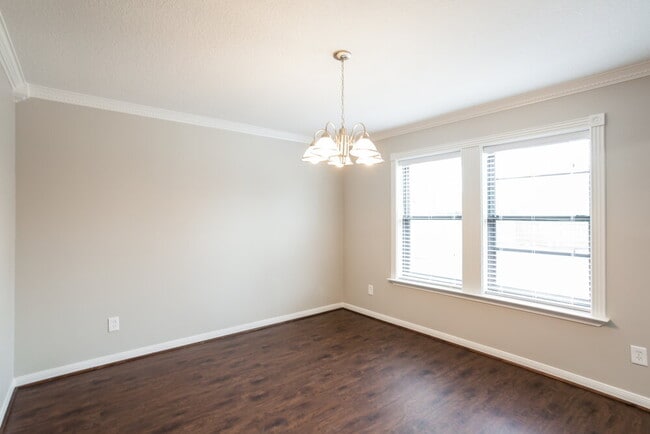 Photo - 501 Hunters Ln
