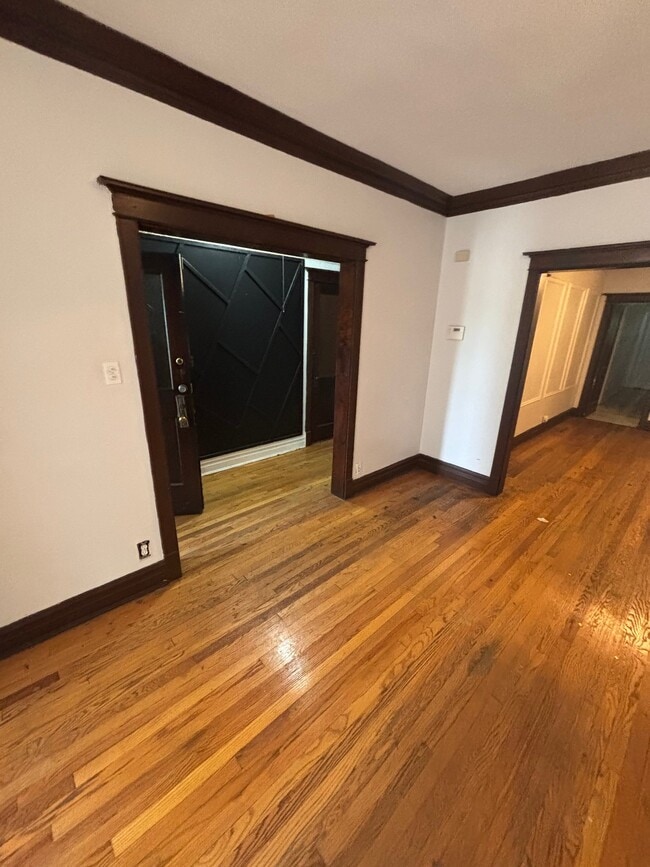 Photo - 708 W 61st Pl Unit 1