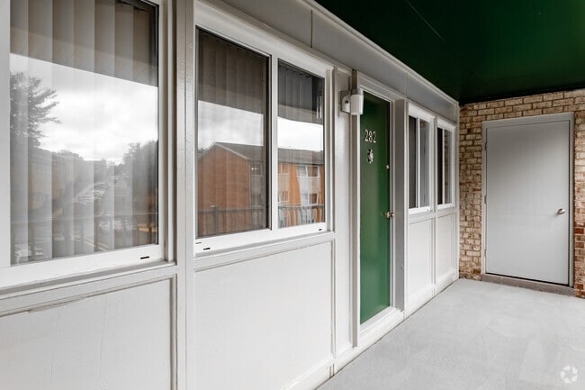 2BR, 1BA - 1000SF