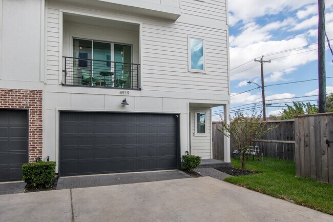 Photo - 4919 Avenue J
