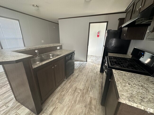 Building Photo - 5913 W Maple St Rental