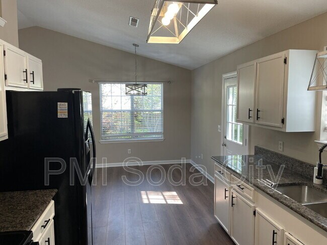 Photo - 103 Walnut Grove Cir