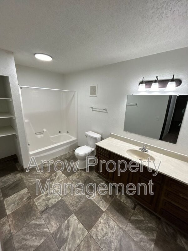 Building Photo - 201 E Arbor Ave