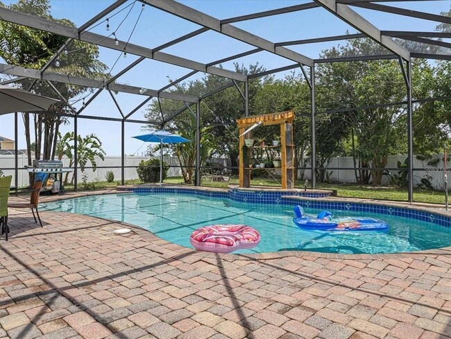 Photo - 437 Bridgewater Ct