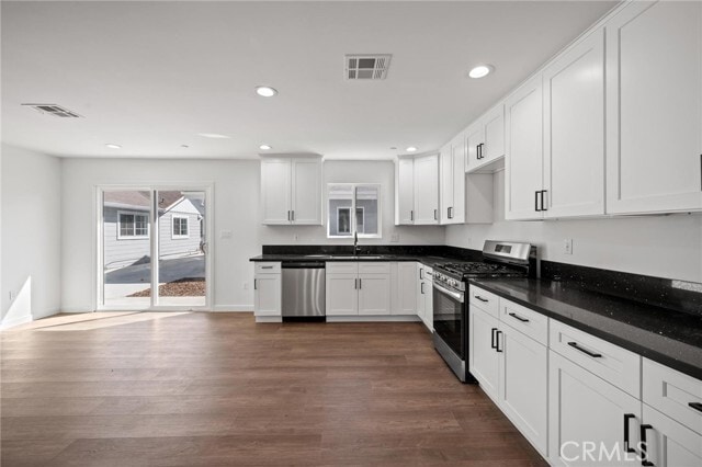 Photo - 7443 Balcom Ave