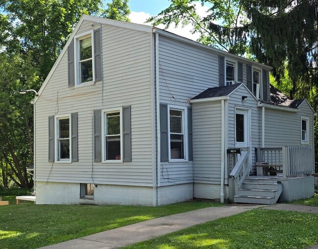 Building Photo - 414 E Summit St