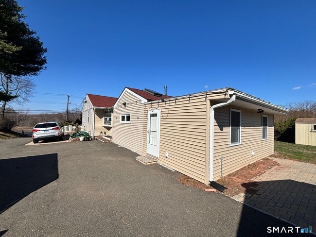 Photo - 394 Clintonville Rd