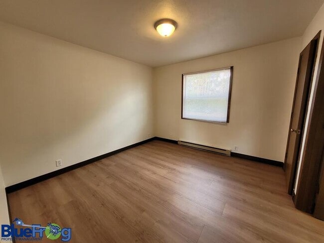 Photo - 1914 Division St