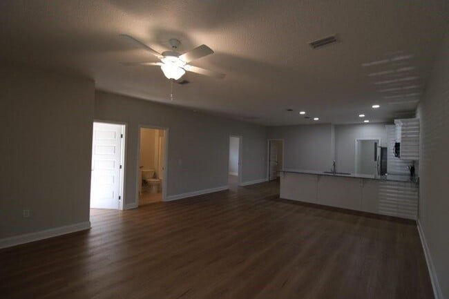 Photo - 326 S 5th St