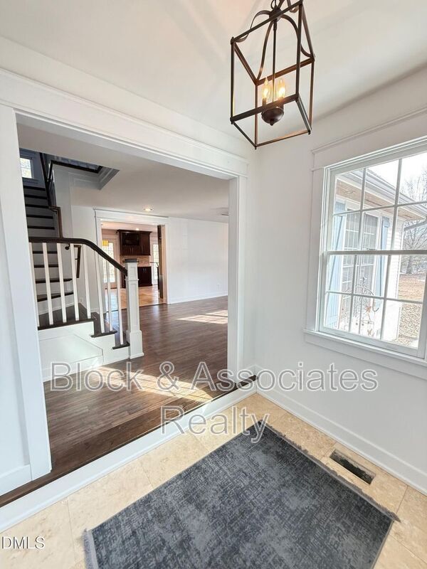 Photo - 121 Marilou Ln