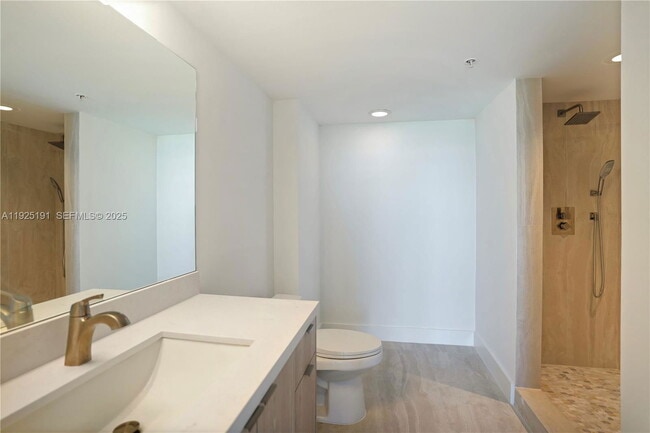 Photo - 650 West Ave