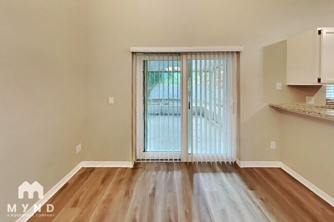 Photo - 915 River Wind Ave