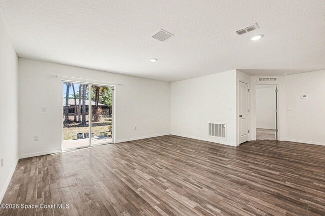 Photo - 711 Darlington Ave SW