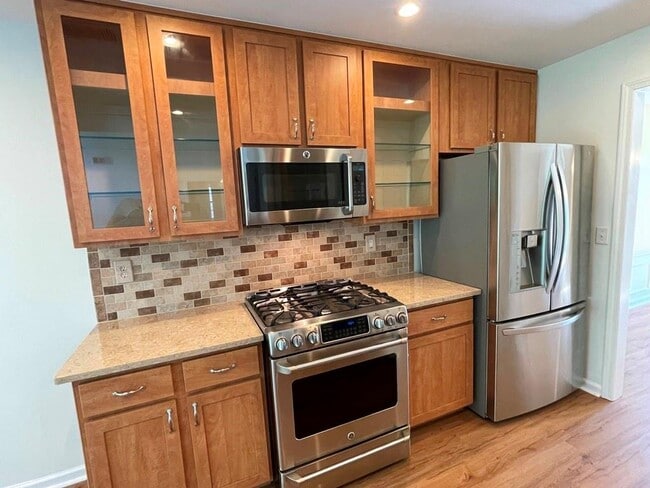 13580 Weycroft Cir