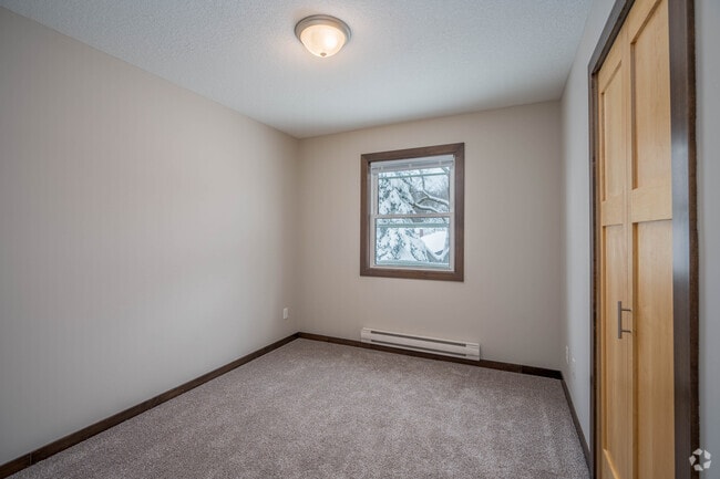 3BR, 1BA - 1050SF - Second Bedroom
