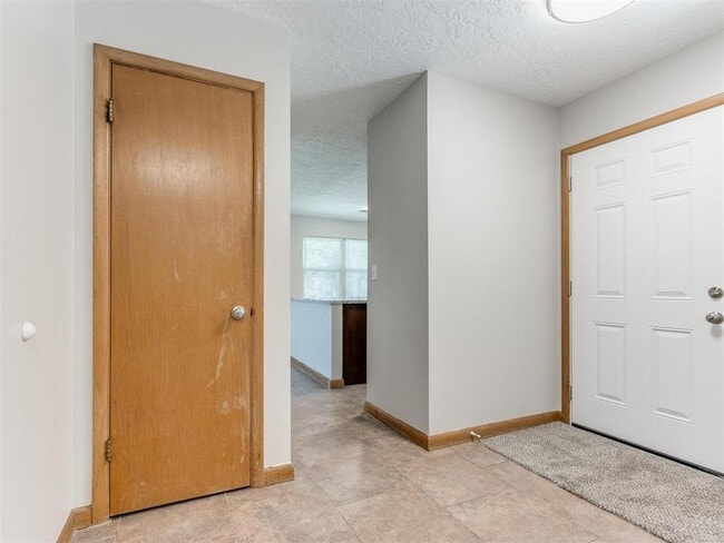 Photo - 306 S Mercedes Dr