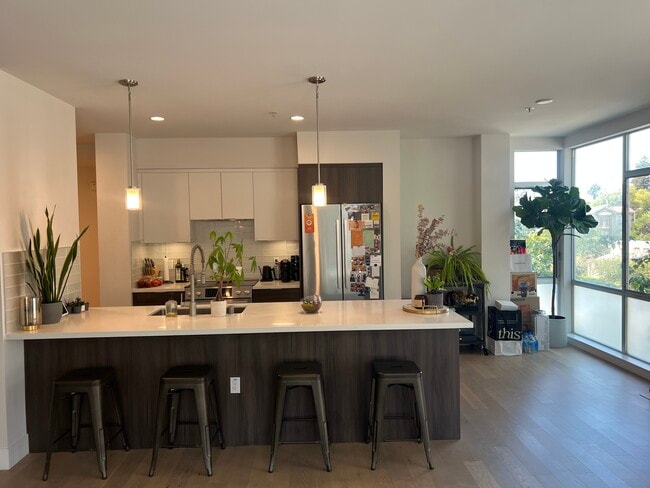 901 Jefferson St Unit 210