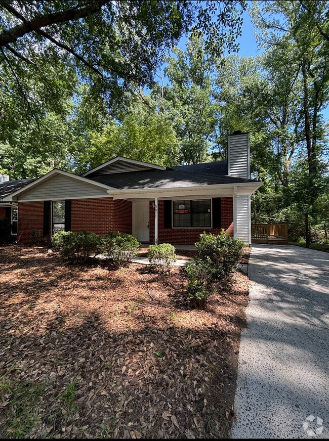 Building Photo - Rach townhomes 2 BR 2 Bath with access to ...