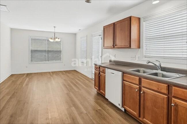 Photo - 611 Blue Lake Dr